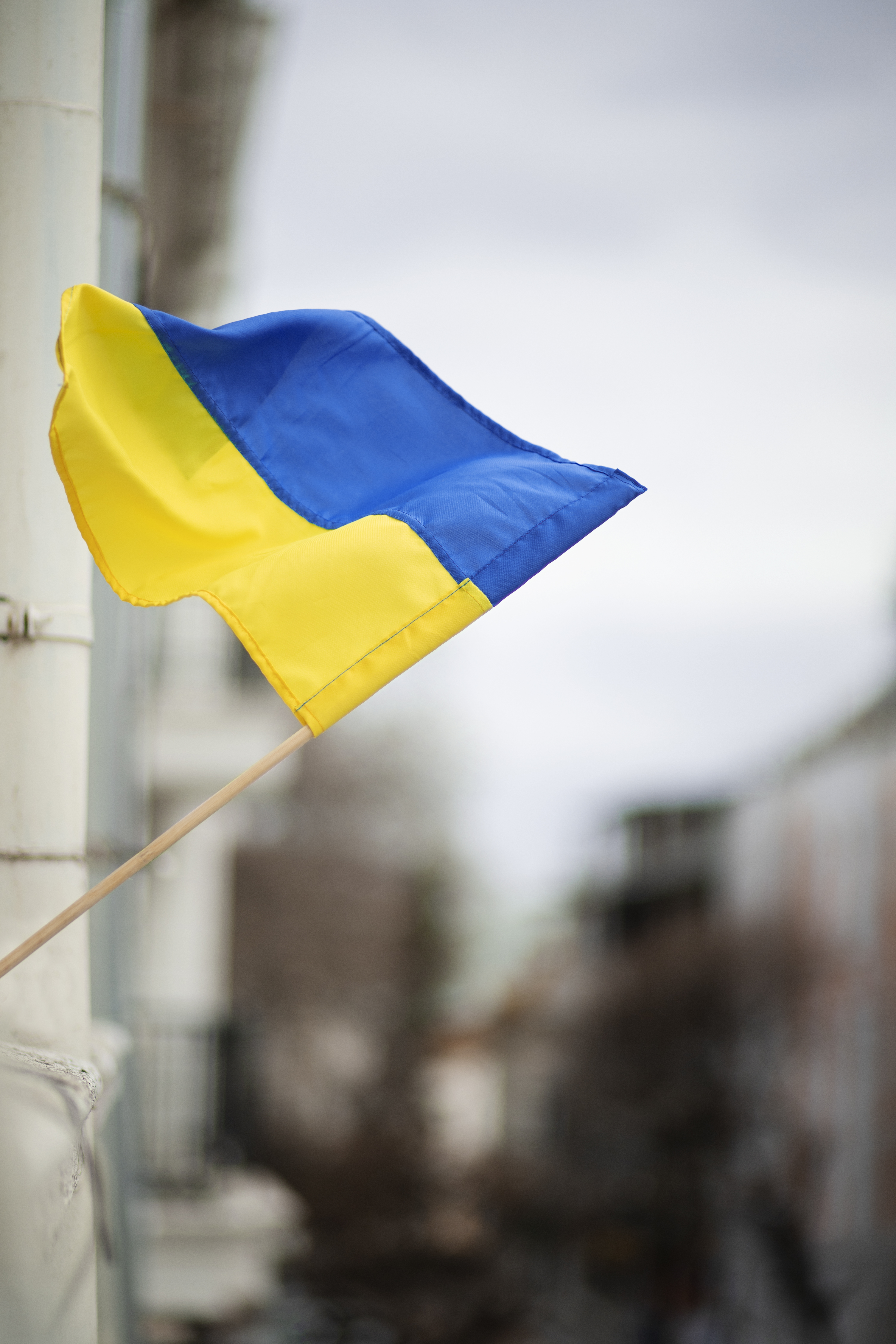 ukrainskyi-prapor-na-vulytsi
